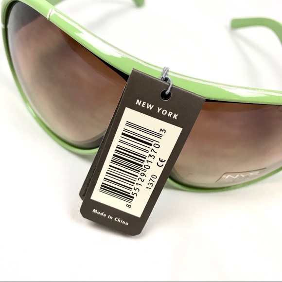 NYS Collection Oversized Urban Aviator Sunglasses - Picture 6 of 6